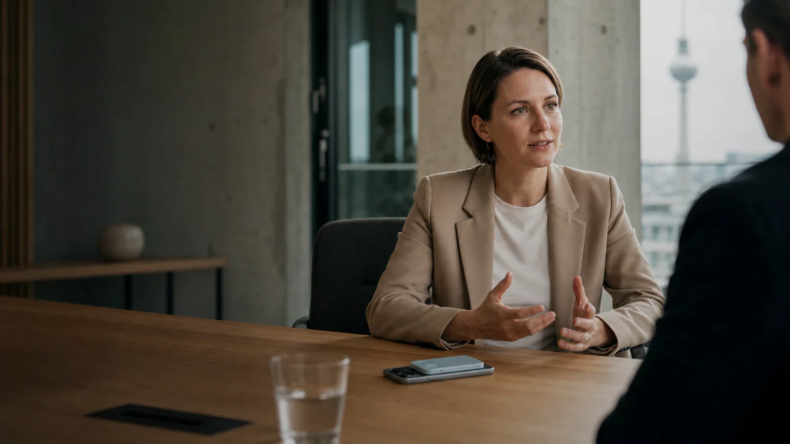 An in-person business meeting with a small Kuno recorder on the conference table.